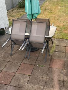 garden table & chairs