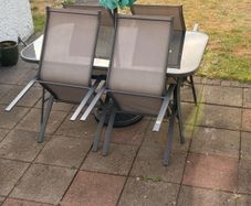 garden table & chairs