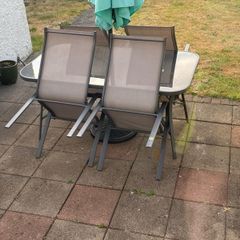 garden table & chairs