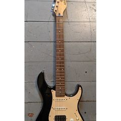 Yamaha Pacifica 012