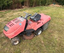 Ride On Lawn Mower  Briggs & Stratton I/C 12HP Engine for Spares or Repair