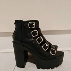 New shoes size 4