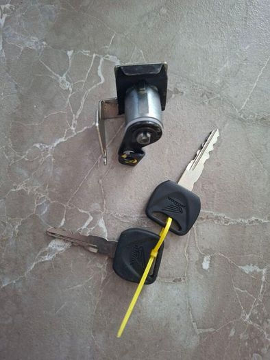 Honda cb125f seat lock with 2 keys jc84 2021 - 2025