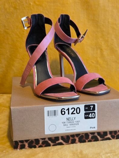 Beatiful pink heels, size 7