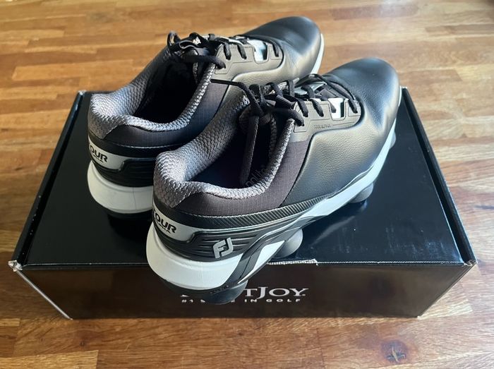 Footjoy Tour Alpha leather waterproof golf shoes. UK 9.5