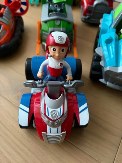 PAW Patrol Rescue Vehicles & Figures Bundle Set (8 Pups & Vehicles)