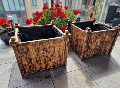 2 wooden planters