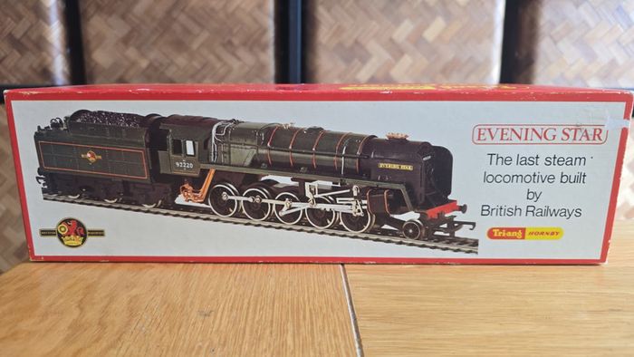 Train model - Tri-ang Hornby Evening Star 92220 OO Gauge Steam Locomotive - Boxed