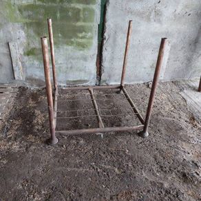 stillages/ frames