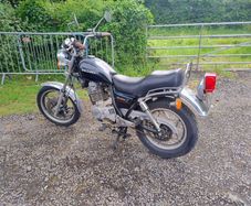 Suzuki GN400 1982