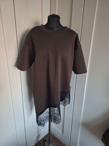 Brown short sleeved top with black lace trim