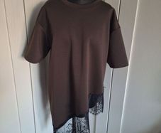 Brown short sleeved top with black lace trim