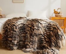 Luxury Decorative Faux Fur Blanket, Tiger Print Brown, Twin/Double  150x200cm, Soft Big Fluffy Bed Blanket, Shaggy Plush Farmhouse Couch Throw, Furry Fuzzy Blanket for Bedroom Living Room