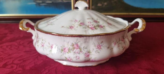 9 Piece Royal Albert Victoriana Rose Bone China Gold Gilt Lidded Tureen And Soup Bowls Set Made In England
