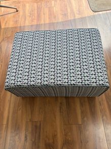 Pouffe/footstool