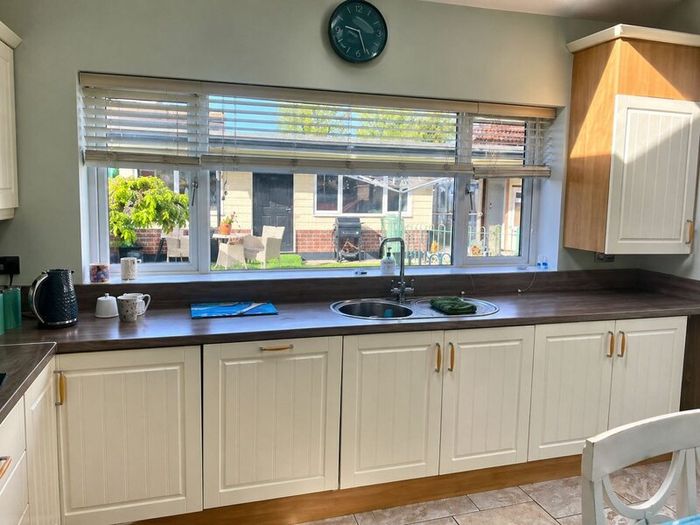 Used Cream Kitchen for Sale 500