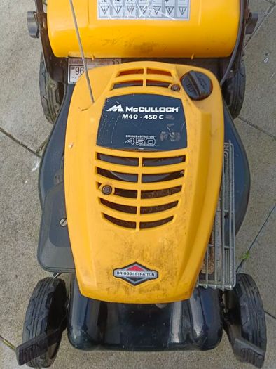 McCullogh Push lawnmower with Briggs and Stratton 450 series  engine in excellent working condition which starts the first pull. Original grass bag included.