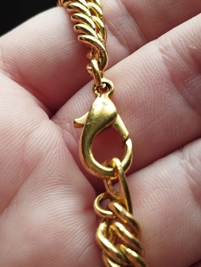 Vintage chunky gold tone chain.