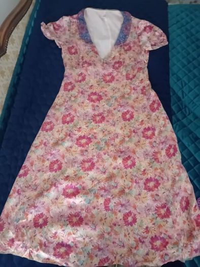 Vintage 1970s tea dress 100% silk
