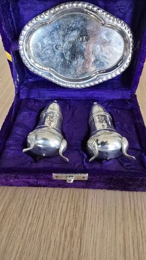 pepper shaker and salt shaker