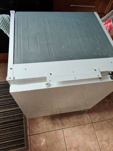Kenwood Integrated Under Counter Large Fridge  131L  Fully Working