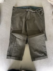 Vince - size 8/10 khakis 3/4 length trousers