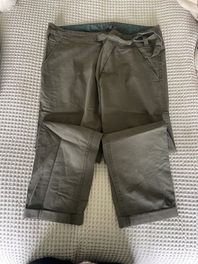 Vince - size 8/10 khakis 3/4 length trousers