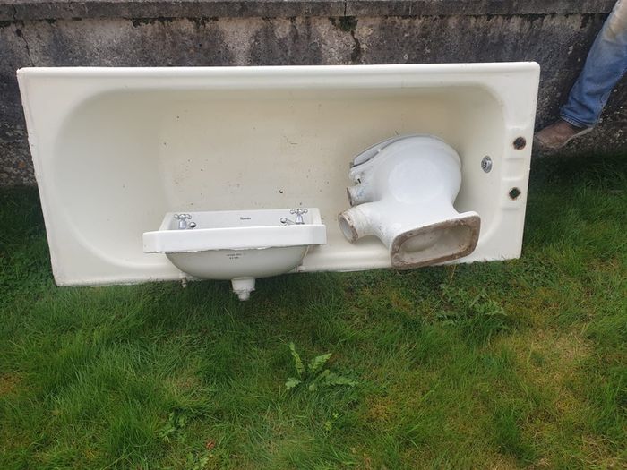 Antique bathroom suite