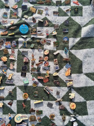 900 Vintage Enamel Pin Badges(rrp 1800-2500 euro)