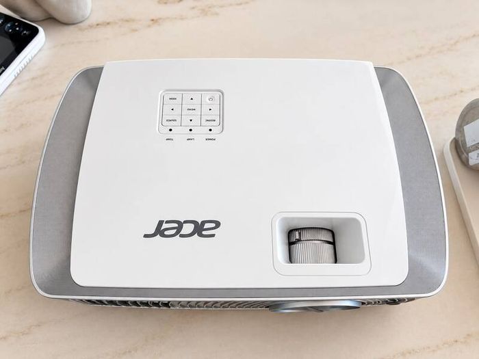 Acer H7550BD Full HD 1080p projector, lamp needs replacing