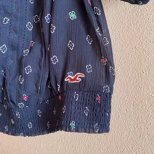Hollister Cropped Blouse Size XS LIKE NEW