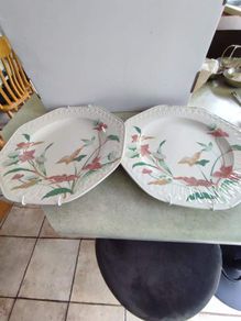 Lovely Vintage Set Of 2 Spanish  Hanging Wall Plates.