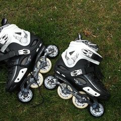 Roller blades