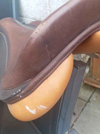 Horse saddle (never used)