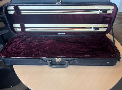 Violin case + bows and accessories