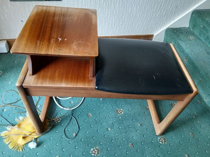 Telephone hall seat