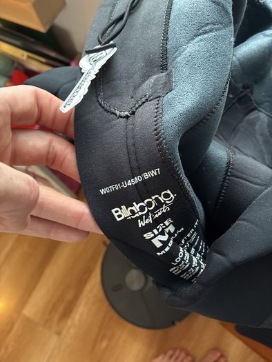 Billabong Wetsuit Bundle Size M. New Wetsuit with Tag + Gloves, Bags, Hood & Neoprene Socks