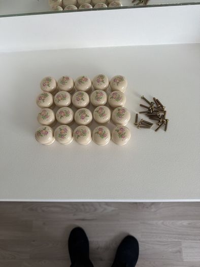 Cream knobs