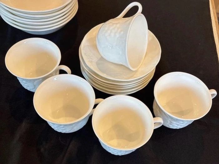 Wedgwood strawberry and Vine collection