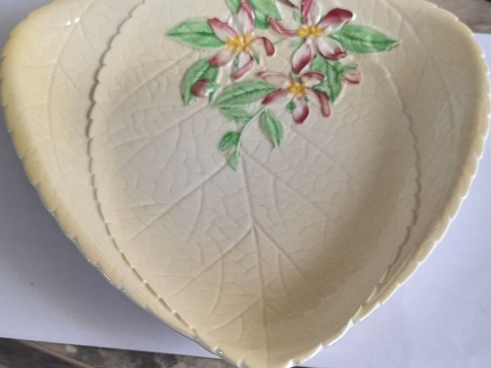 carlton ware leaf dish