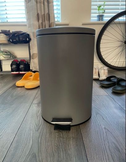 Metal bin