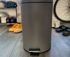 Metal bin