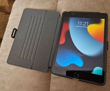 iPad Mini 4 128GB WiFi + brand new Speck case