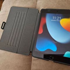 iPad Mini 4 128GB WiFi + brand new Speck case