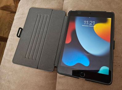 iPad Mini 4 128GB WiFi + brand new Speck case