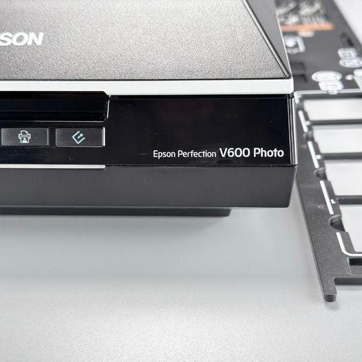 Epson Perfection V 600 flat bed scanner