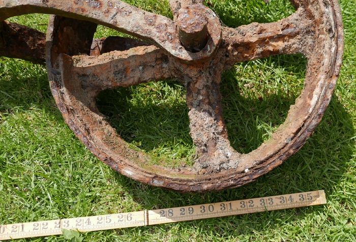 ANTIQUE FORGED IRON FARM WHEEL Rustic Garden Art Beautiful to Display in Your Garden