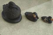 3 DUCKS Duck Ornament, VintagVintage smaller oneHand Painted Soapstone Decoy Duck Figurine Rustic Cabin Decor 18.00 euro.