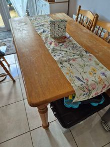 table and 6 chairs