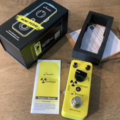 DONNER Yellow Fall Vintage-inspired Analogue Delay pedal box